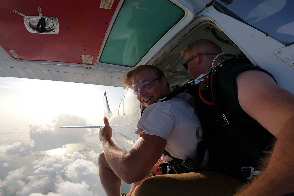 Man gives thumps up before leaping from Skydive Key West airplane